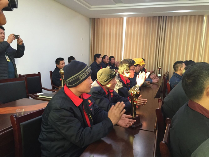 比赛结束会议进行中.jpg